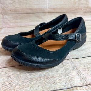 Merrell Dassie MJ black leather Mary Jane’s. 9.5